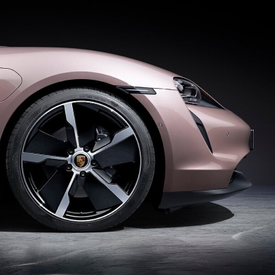 Porsche Taycan 4S Cross Turismo - Luxurious and High-Tech Cabin